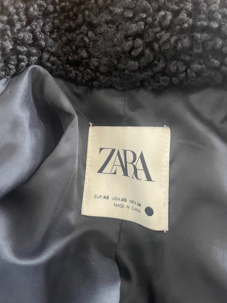Cappotti: Zara Teddyfell Mantel schwarz – Usato da Bern venduto da sim_g75j 2