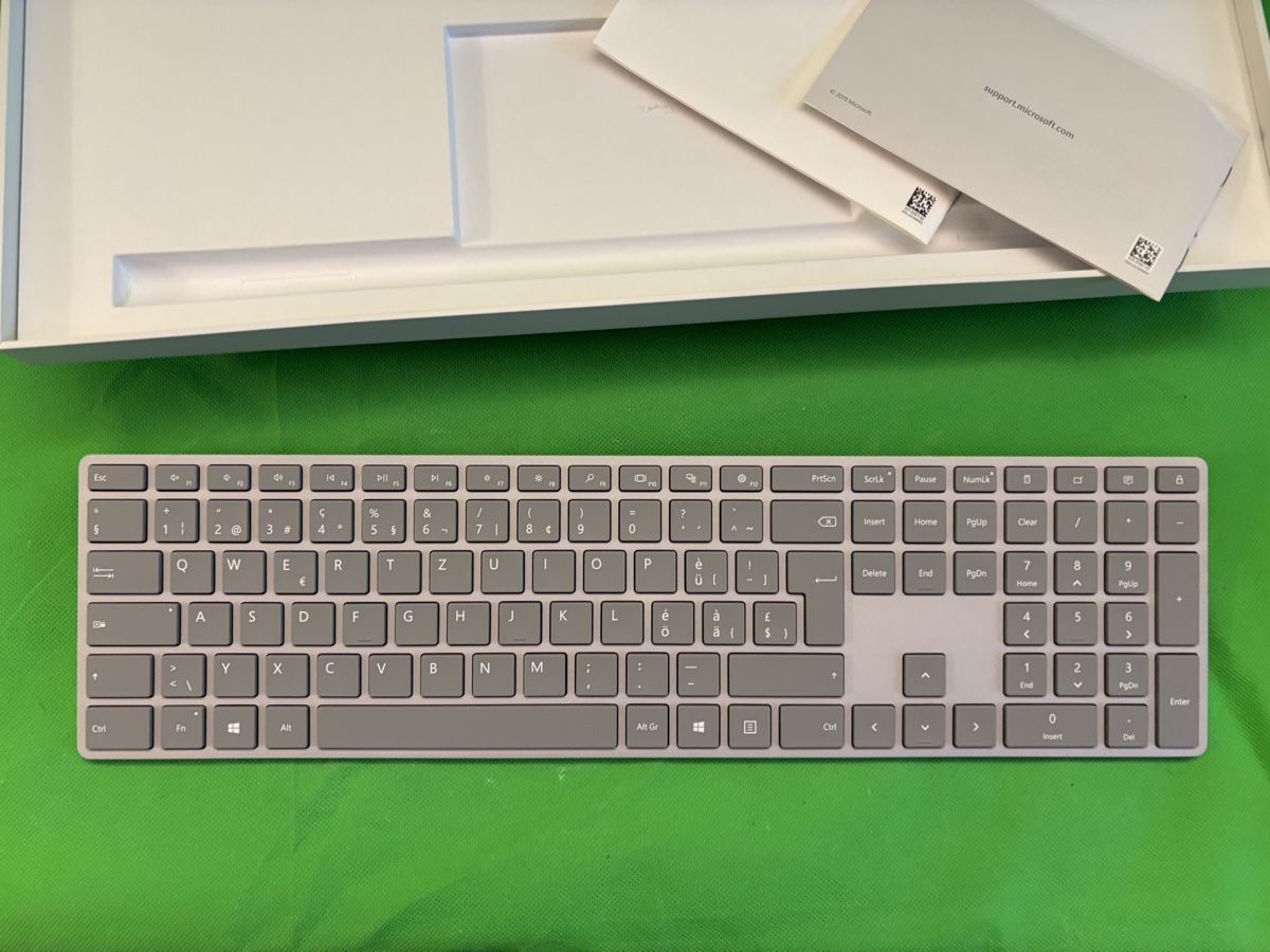 Microsoft Tastiere: Microsoft Surface Keyboard QWERTZ CH Layout neu OVP – Nuovo e nell'imballaggio originale da Kilchberg ZH venduto da bionicdog 1