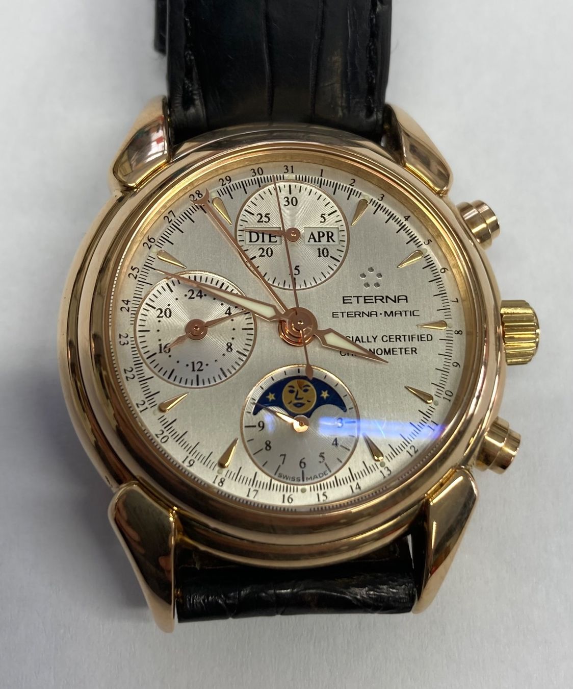 Eterna Uhren: Eterna Golduhr 750 Vollkalender Chronograph – Gebraucht aus Sempach von Pablonsky