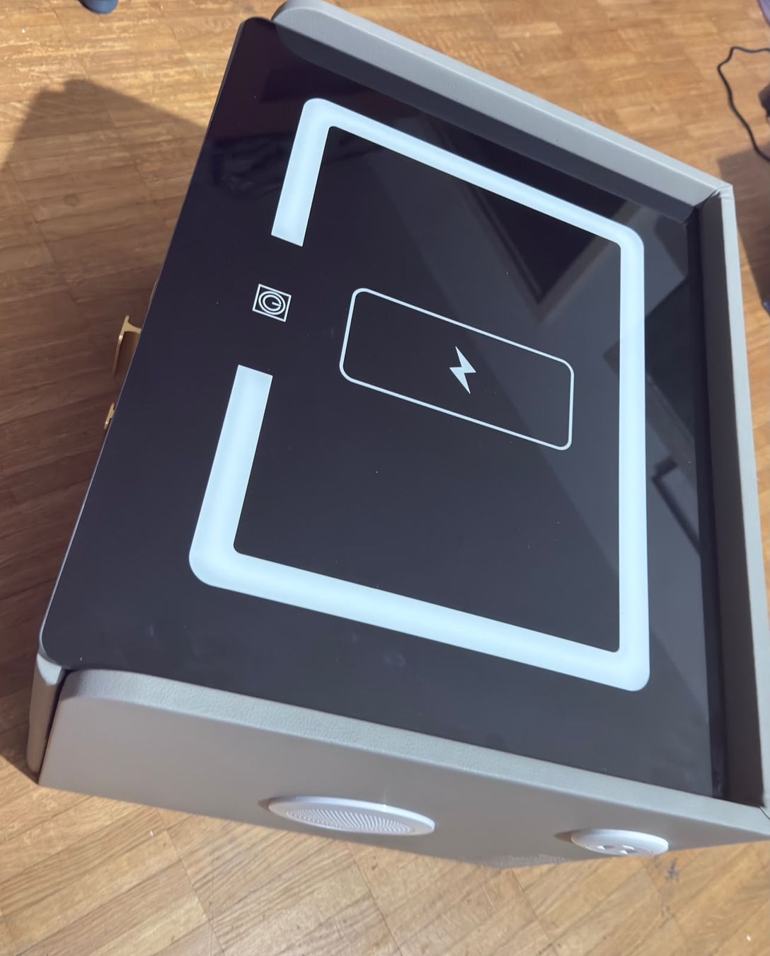 Nachttische: Intelligent tablet – Neu und originalverpackt aus Leukerbad von mig_8bbp 3