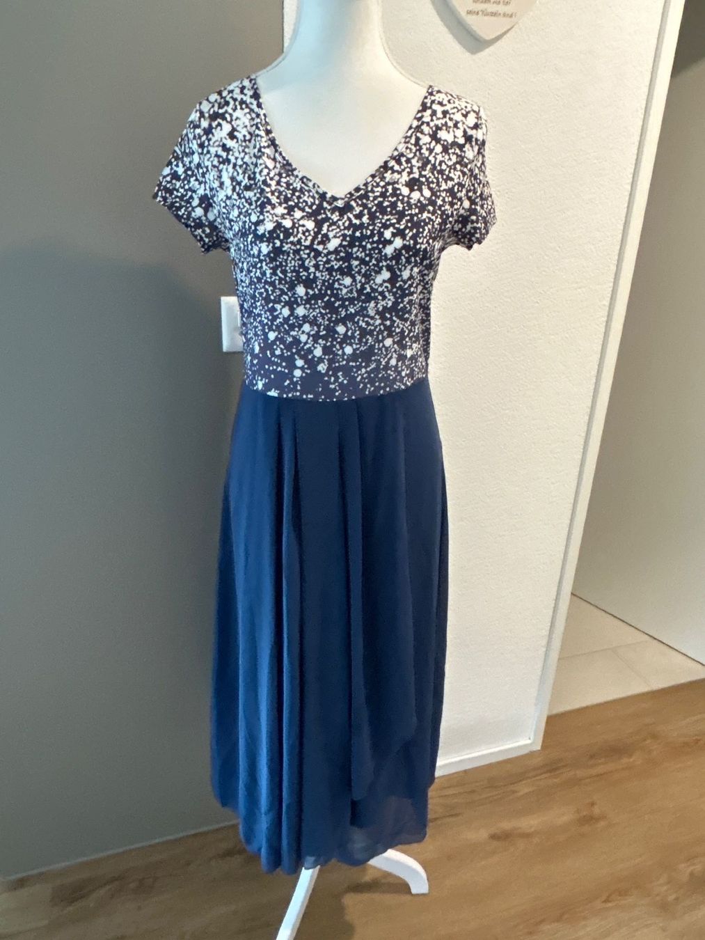 Robes: Maxikleid dunkelblau Oberteil gemustert Gr. M – Neuf (Voir description) à Brunnen par Nala2929 1
