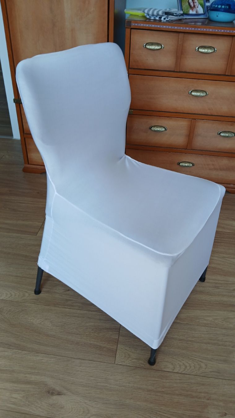 Tessuti: 20 housses de chaise blanche (mariage) – Usato da Les Genevez JU venduto da aur_h6r6