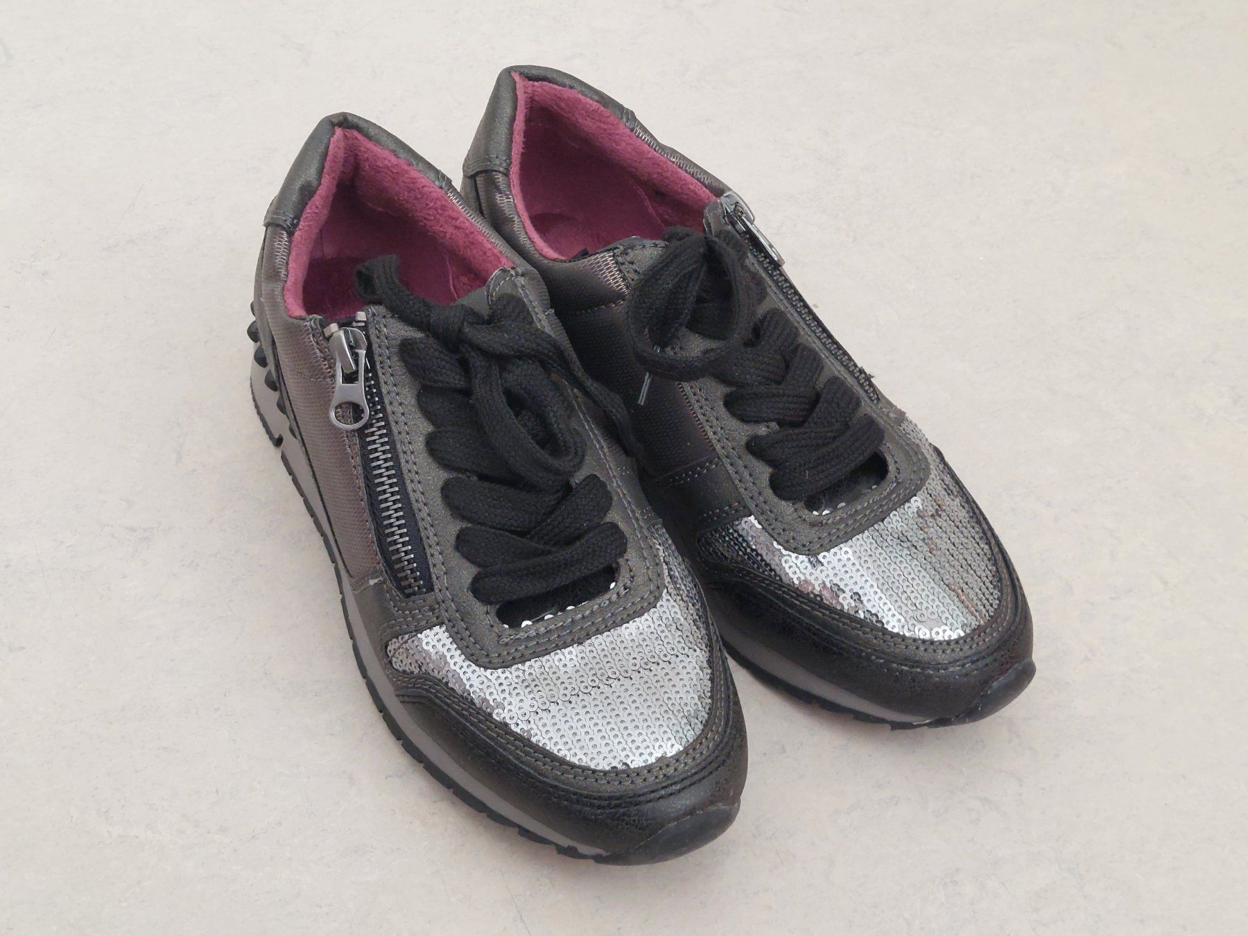Scarpe per ragazze: Schöne Sneakers Gr.35/36 – Usato da Pfäffikon SZ venduto da max_5ylc