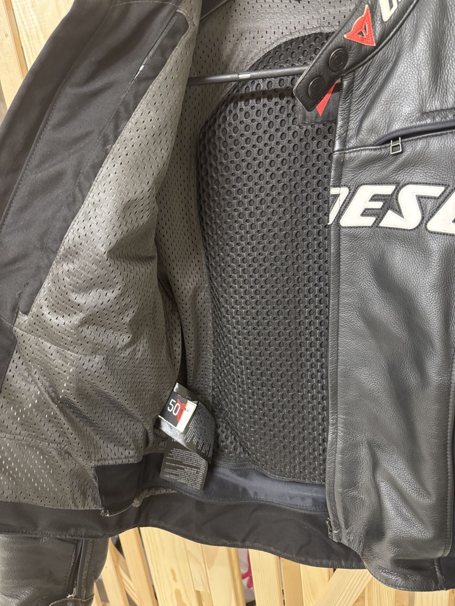 Dainese Lotti di vestiti: Dainese 2- Teiler Lederjacke & Hosen – Usato da Cham venduto da Resch_96 1