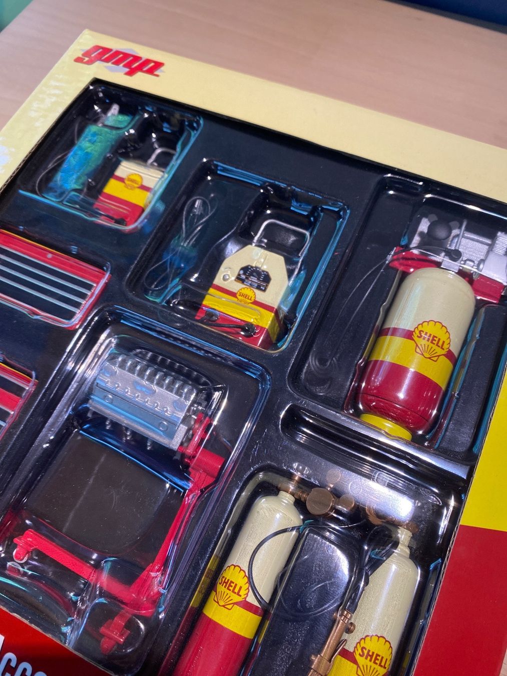 Kit di modellismo & Modellini statici: GMP 1:18 Shell Garage Accessory Set – Nuovo (secondo la descrizione) da Stüsslingen venduto da leo_nzh6 6