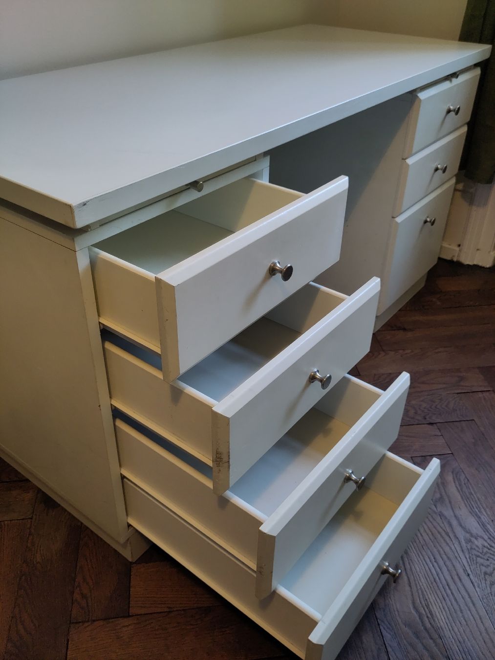 Scrivanie: Massiver Schreibtisch mit Gebrauchsspuren – Usato da Basel venduto da flo_r8nx 2
