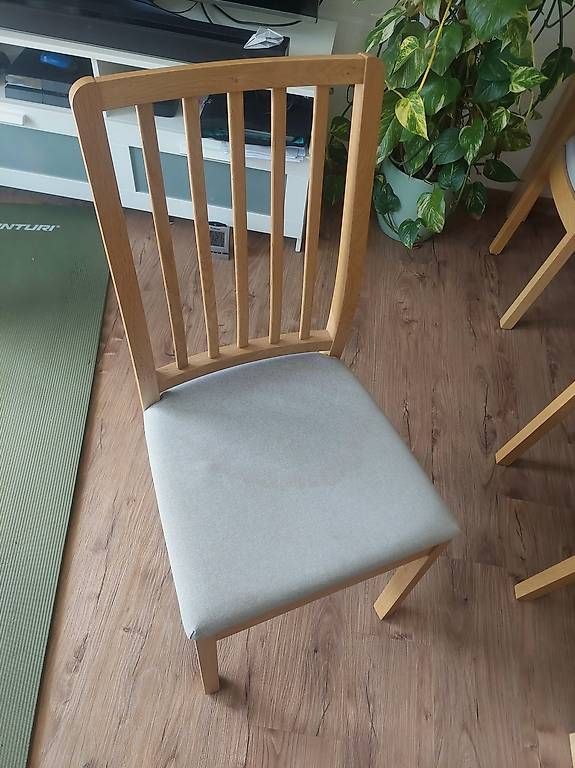 Set di tavolo e panche: Holztisch mit 4 Stühlen – Usato da St. Gallen venduto da ruetzliguetzli77 3