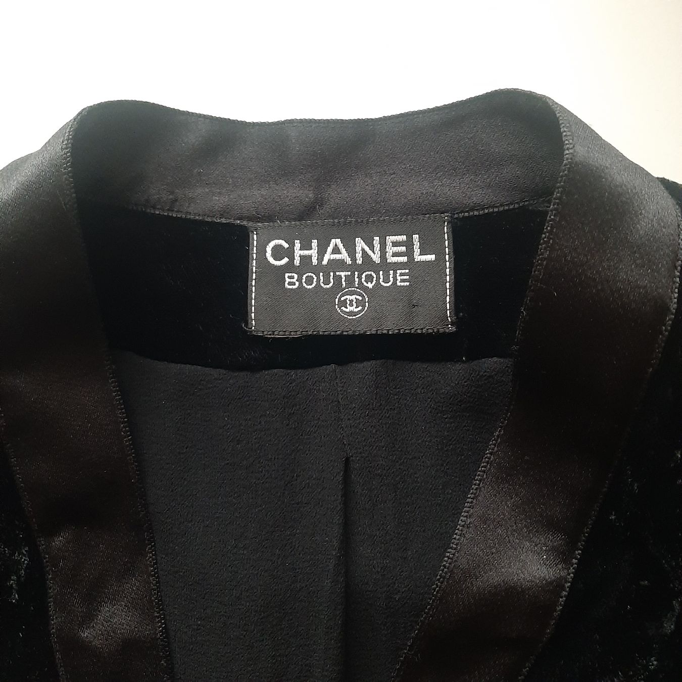 Chanel Jacken: Veste en velours Chanel Boutique – Gebraucht aus Chêne-Bourg von chsandra34 1