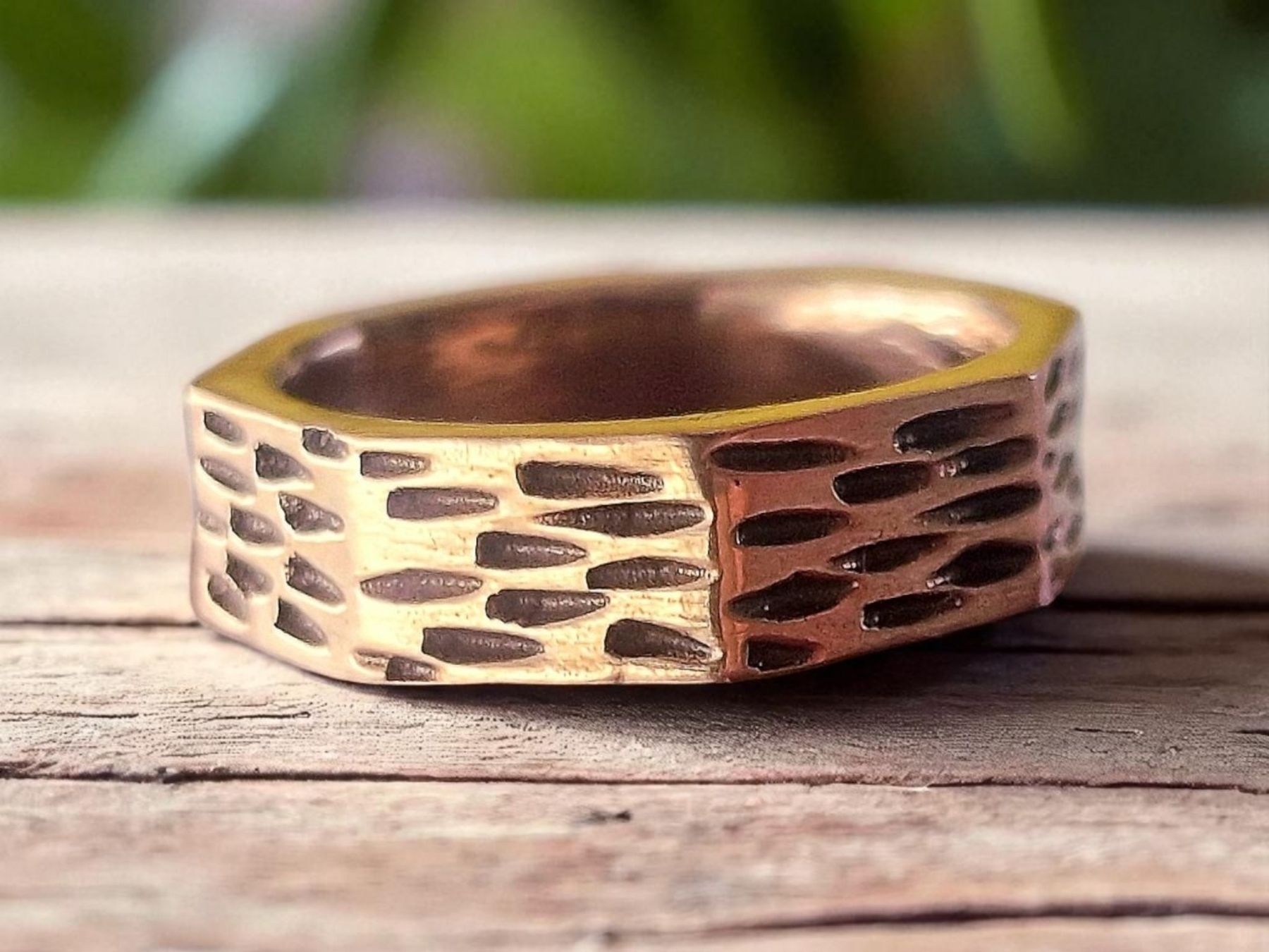 Anelli: Achteck-Ring Bronze, gefurcht,  Ringgrösse 49 – Nuovo e nell'imballaggio originale da Aarau venduto da Schmuckhoehle_MD