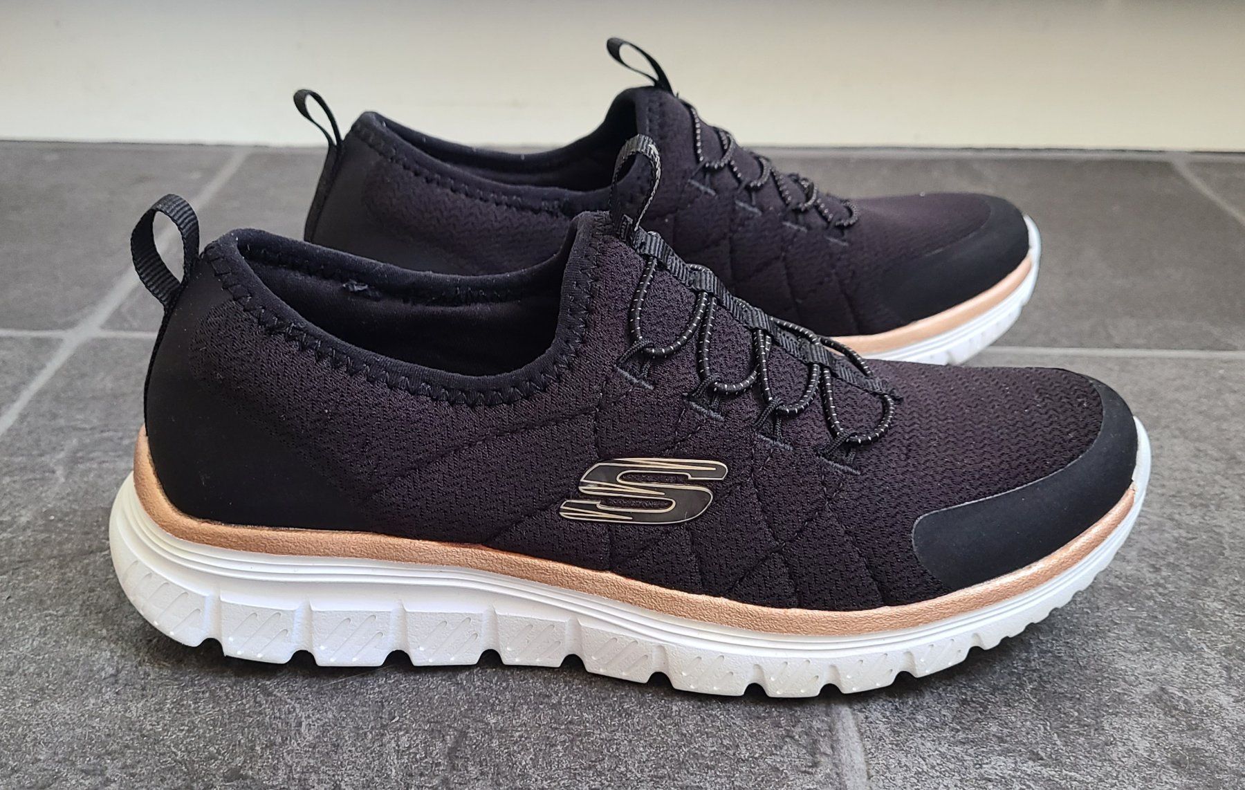 Skechers Scarpe da donna: Sneaker von Skechers, Gr. 37 – Usato da Basel venduto da arozul