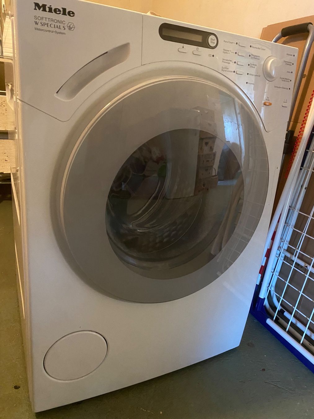 Miele Lavatrici: Lave linge Miele W Special S – Usato da Corcelles venduto da monruzien