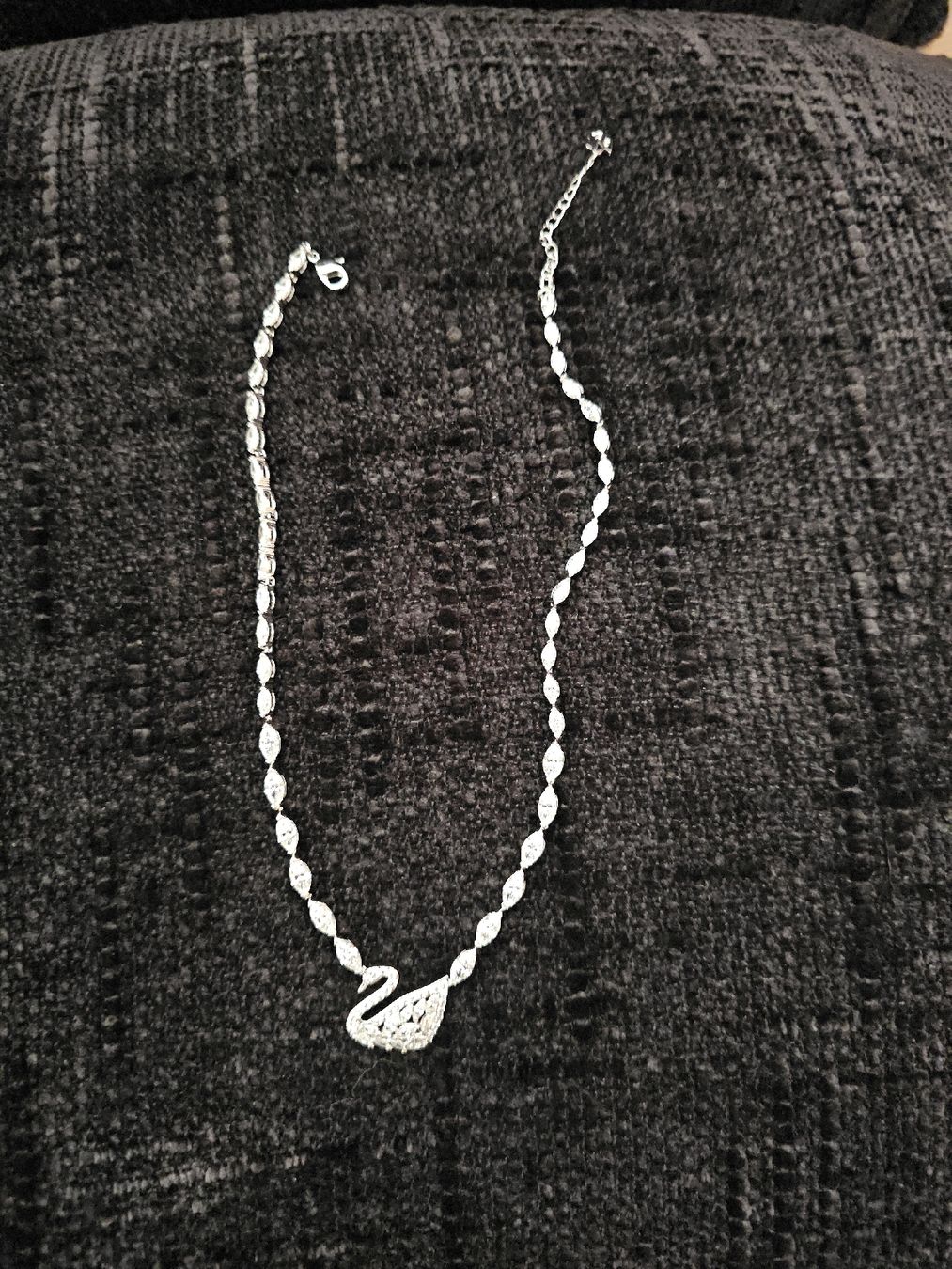 Swarovski Colliers: Swarovski Kette Schwan  – D'occasion à St. Gallen par ejw_w9pv