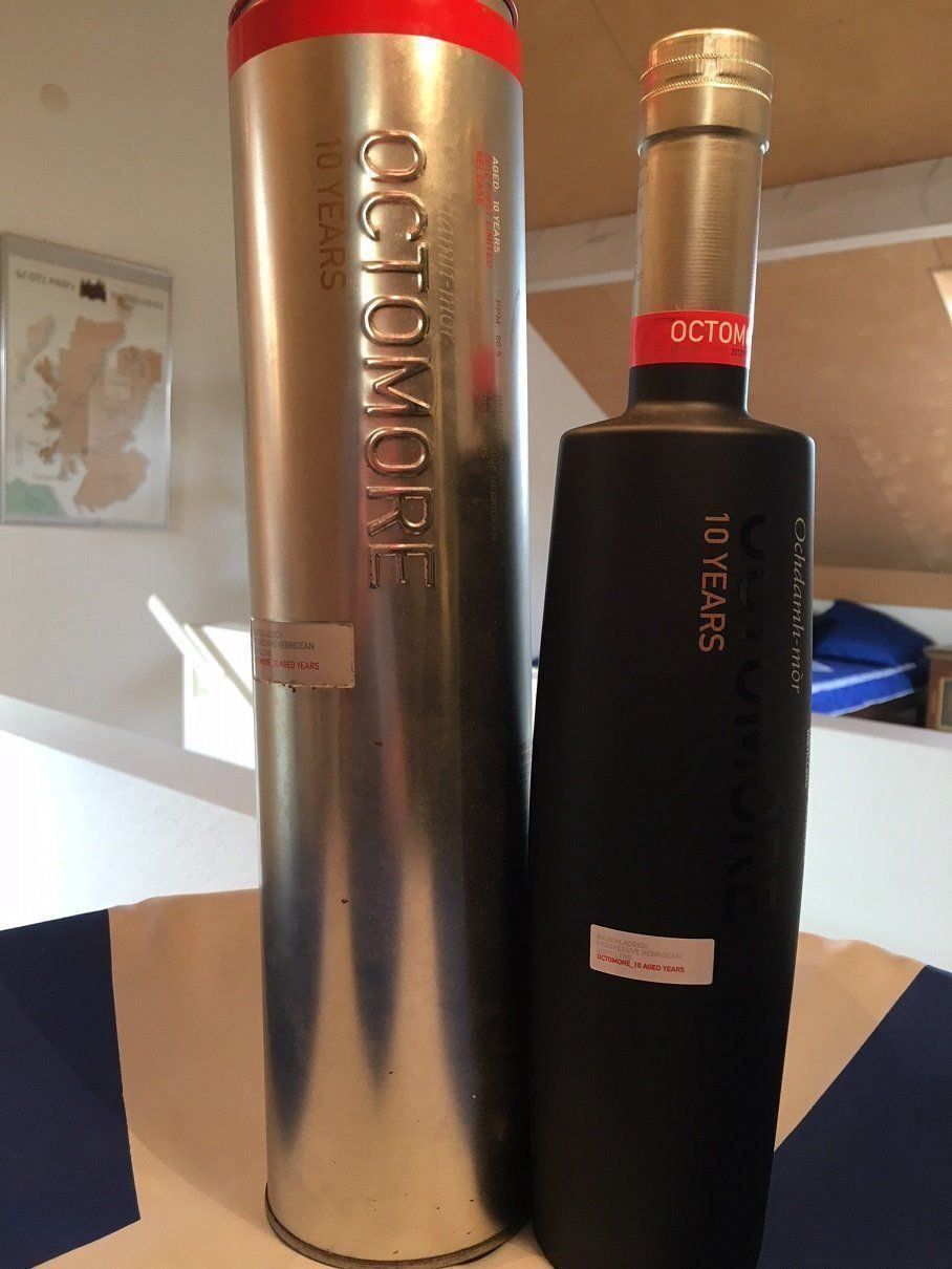 Octomore Bevande alcoliche: Bruichladdich Octomore 10 Years 2012 First Release – Nuovo e nell'imballaggio originale da Aarwangen venduto da concorde58