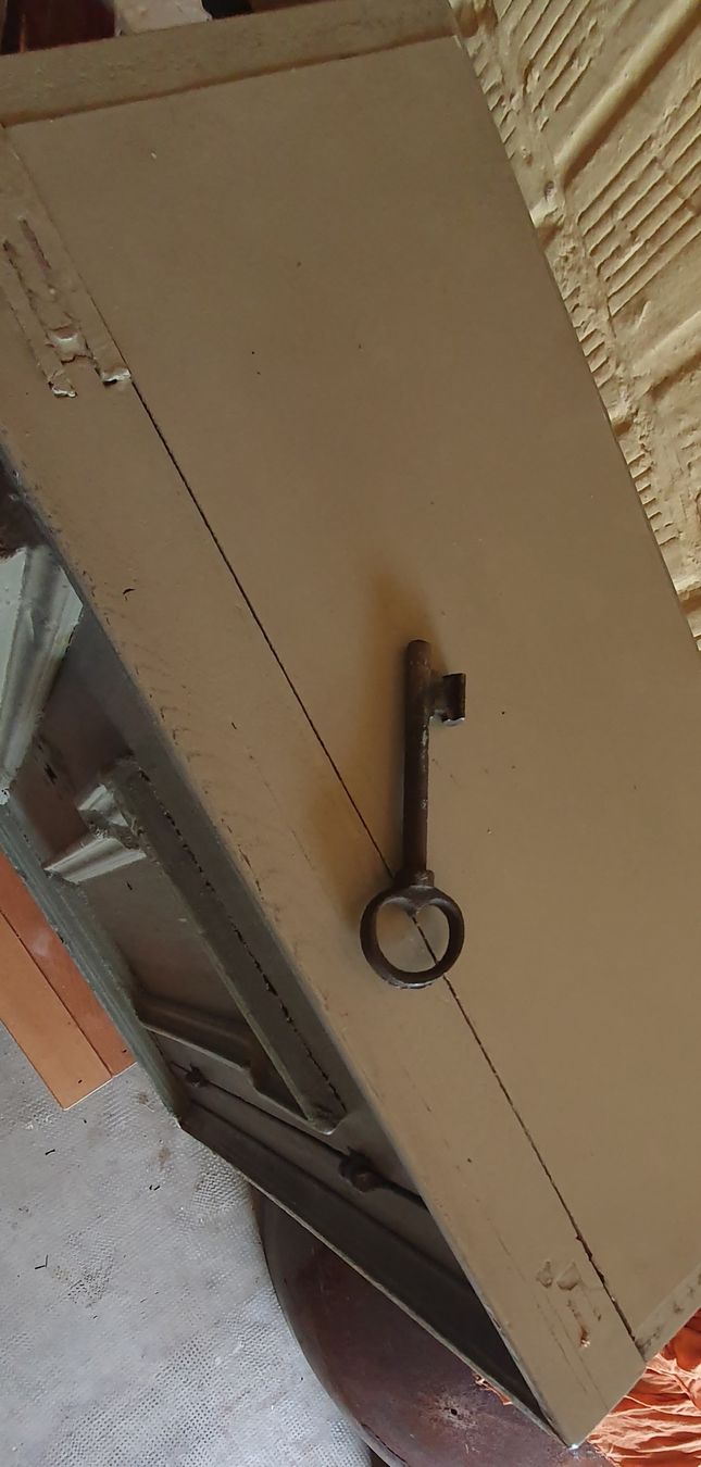 Armadi: kleiner antiker Hängeschrank – Usato da Muttenz venduto da wer_q9jb 2