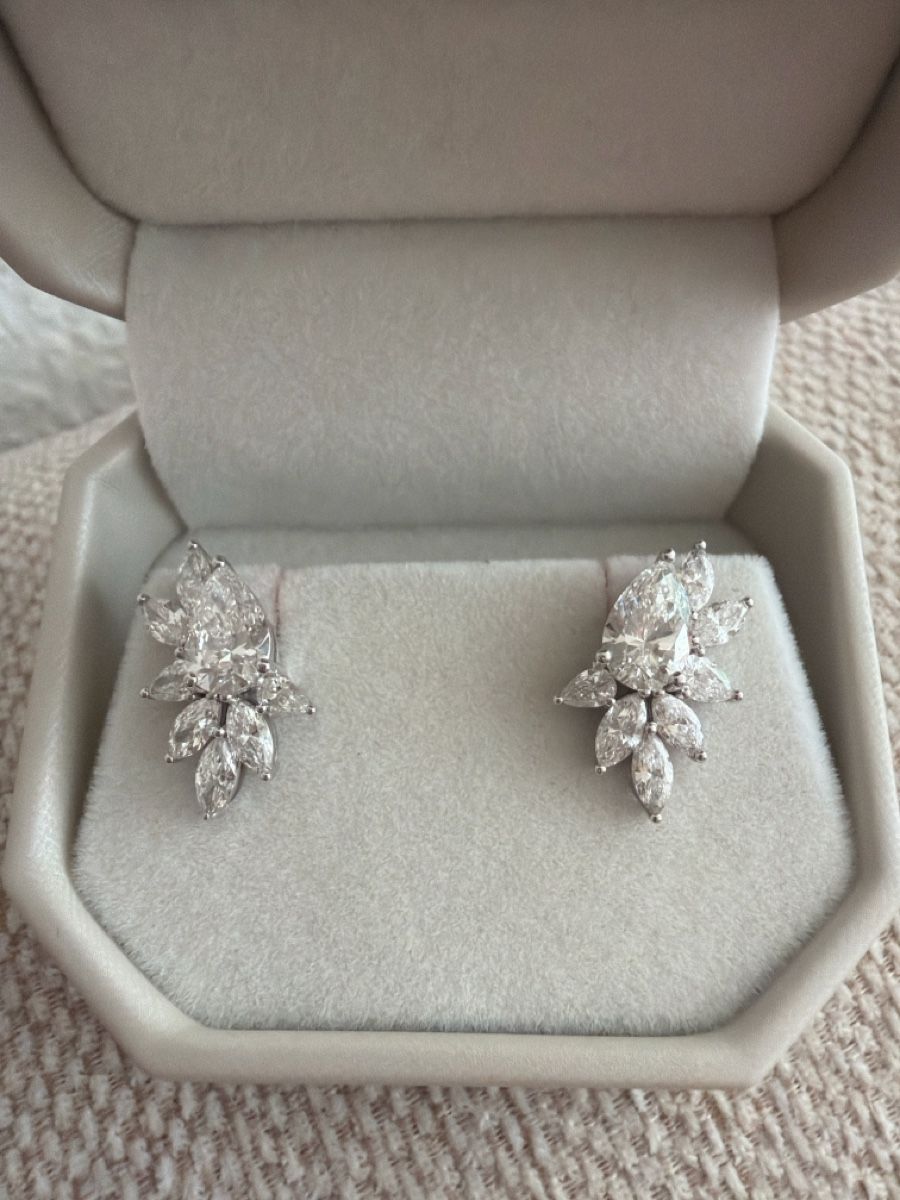 Orecchini pendenti & Orecchini a lobo: White Gold Earrings with Diamond – Nuovo (secondo la descrizione) da Zürich venduto da Pandainlondon