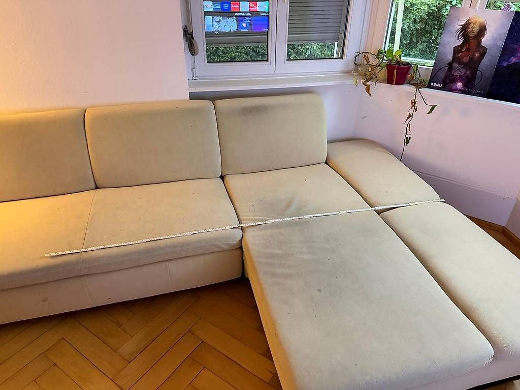 Divani:  Ecksofa / L-Sofa cremeweiß  gratis / (Gebrauchsspuren) – Usato da Kreuzlingen venduto da DarthDumbledore 1