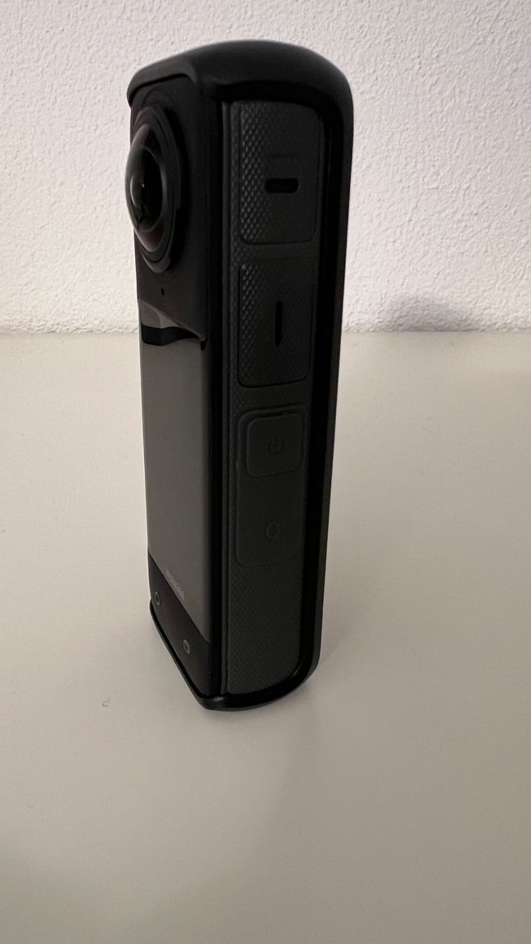 Insta360 Action Cam: Insta 360 X4 8K 360° Action Cam – Gebraucht aus Forch von  1
