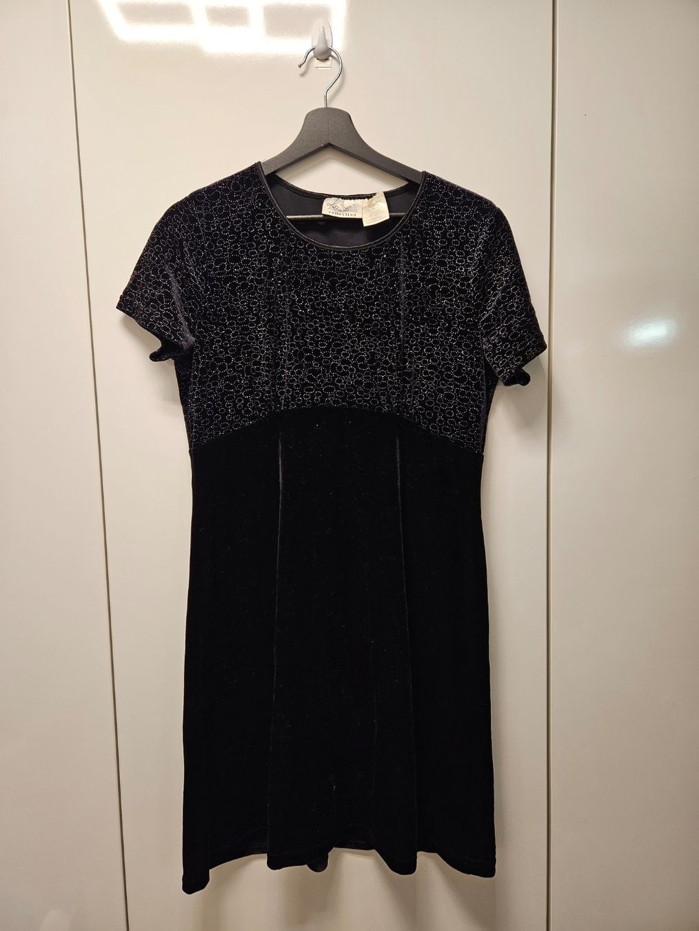 Kleider: Vintage Samtkleid – Gebraucht aus Zürich von ColdCoffee