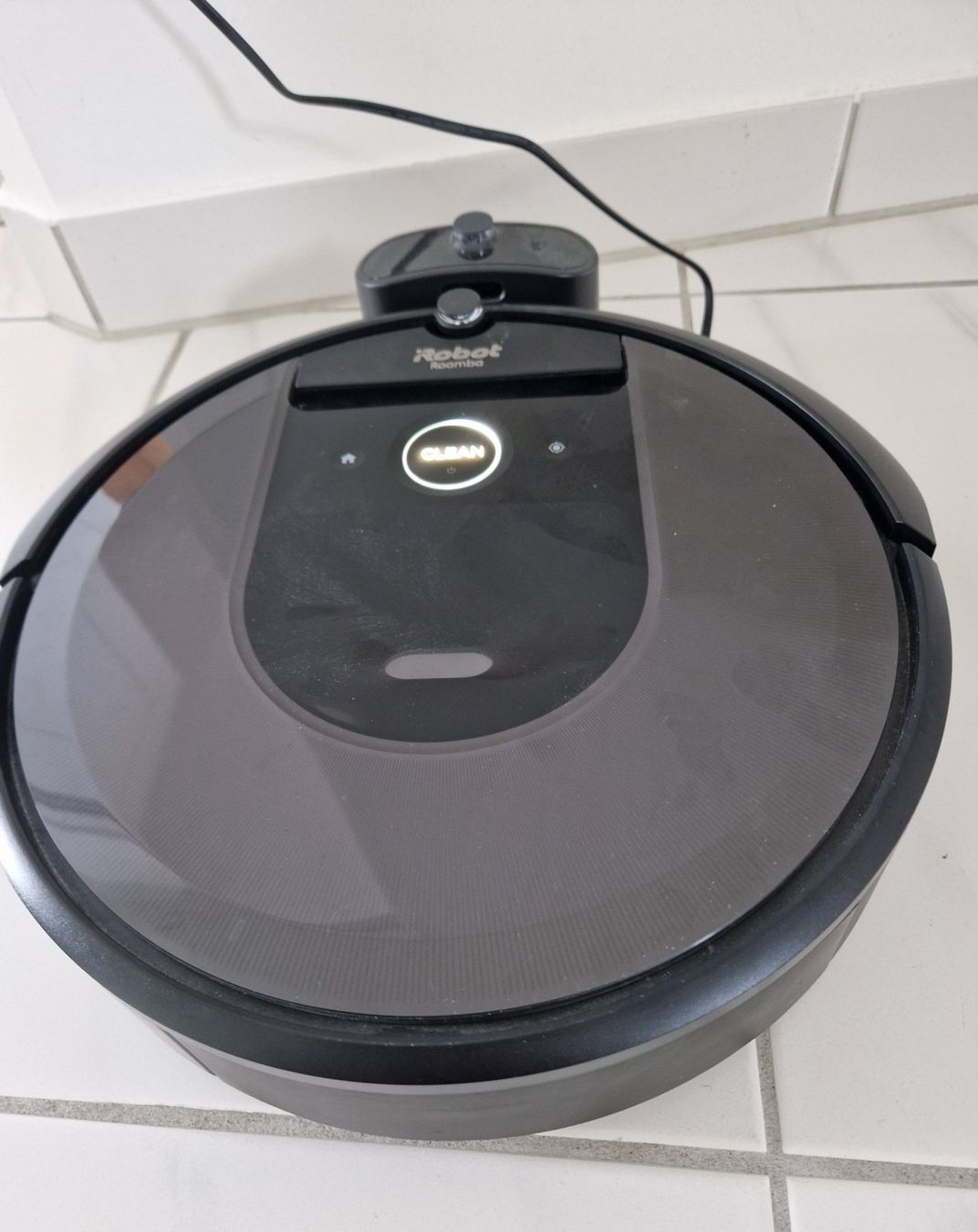 Irobot Staubsauger & Zubehör: Saugroboter Roomba i7 – Gebraucht aus Staad SG von Luckyzingaro