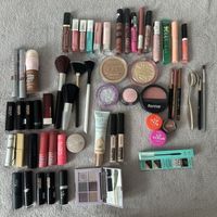Grand lot de maquillage varié 