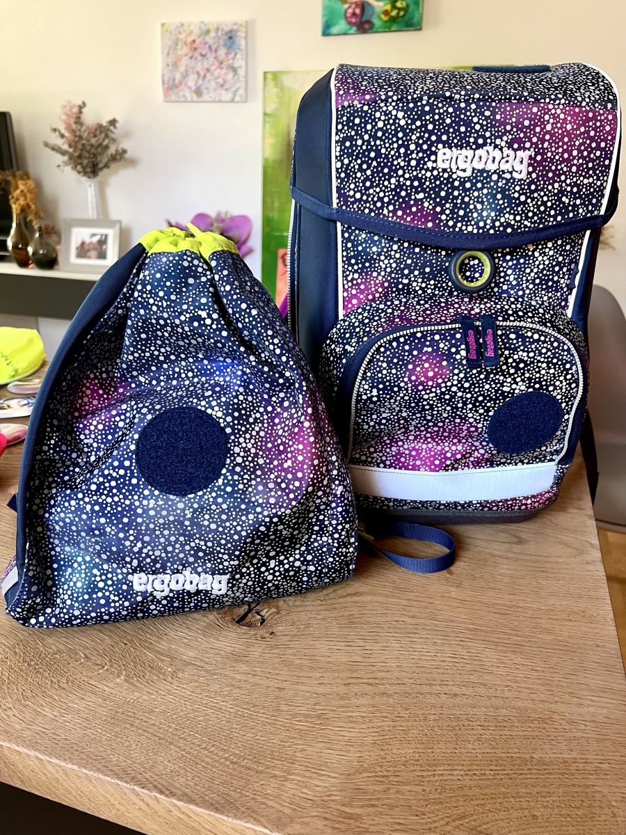Ergobag Borse & Zaini: Ergobag Cube Schulrucksack Bärlaxy Set mit LED Zippies – Usato da Meggen venduto da leh_z2gf 2