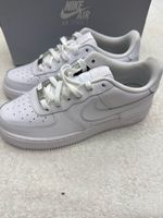 Baskets Nike Air Force 1 blanc taille 39 état neuf