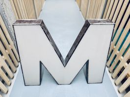 Leuchtbuchstabe M