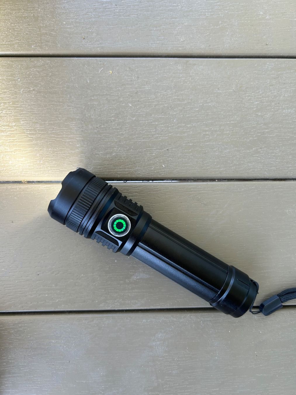 Lampade: V8 LED Taschenlampe – Sofort Versand 🇨🇭 – Nuovo e nell'imballaggio originale da Tägerwilen venduto da Jackswiss 1