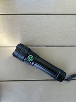 V8 LED Taschenlampe – Sofort Versand 🇨🇭
