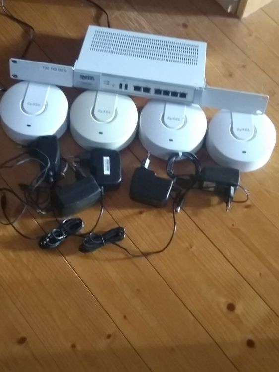 WLAN-Controller & 4 Access Points PoE Zyxel | Kaufen auf Ricardo