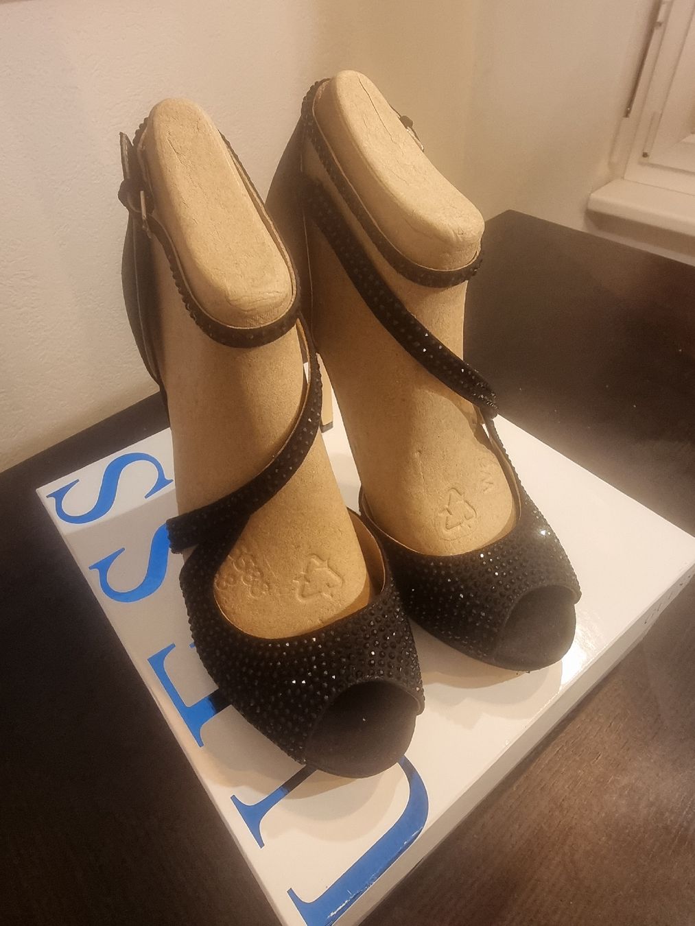 Guess Scarpe da donna: New Guess Finnee High Heels Gr.40 – Nuovo (secondo la descrizione) da Uetikon am See venduto da car_tgt8 3