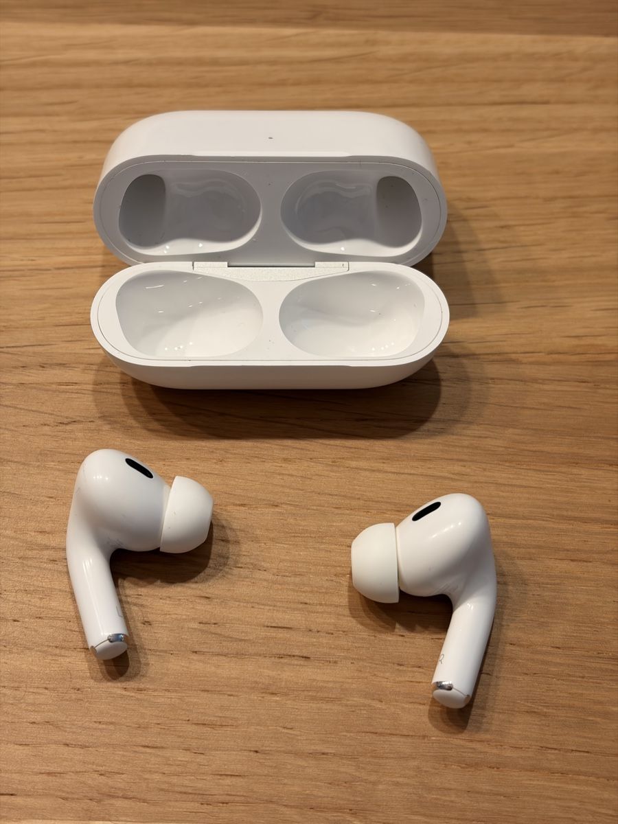 Apple Casques audio: Airpods Pro 2 mit Lightning-Case – D'occasion à Belp par roon14