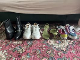 Praktisch ungetragene Sammlung Schuhe