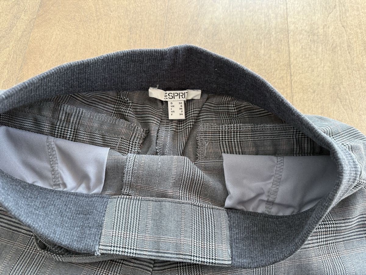 Esprit Pantaloni: ESPRIT - Grau karrierte Hosen – Usato da Meilen venduto da kleisi01 2