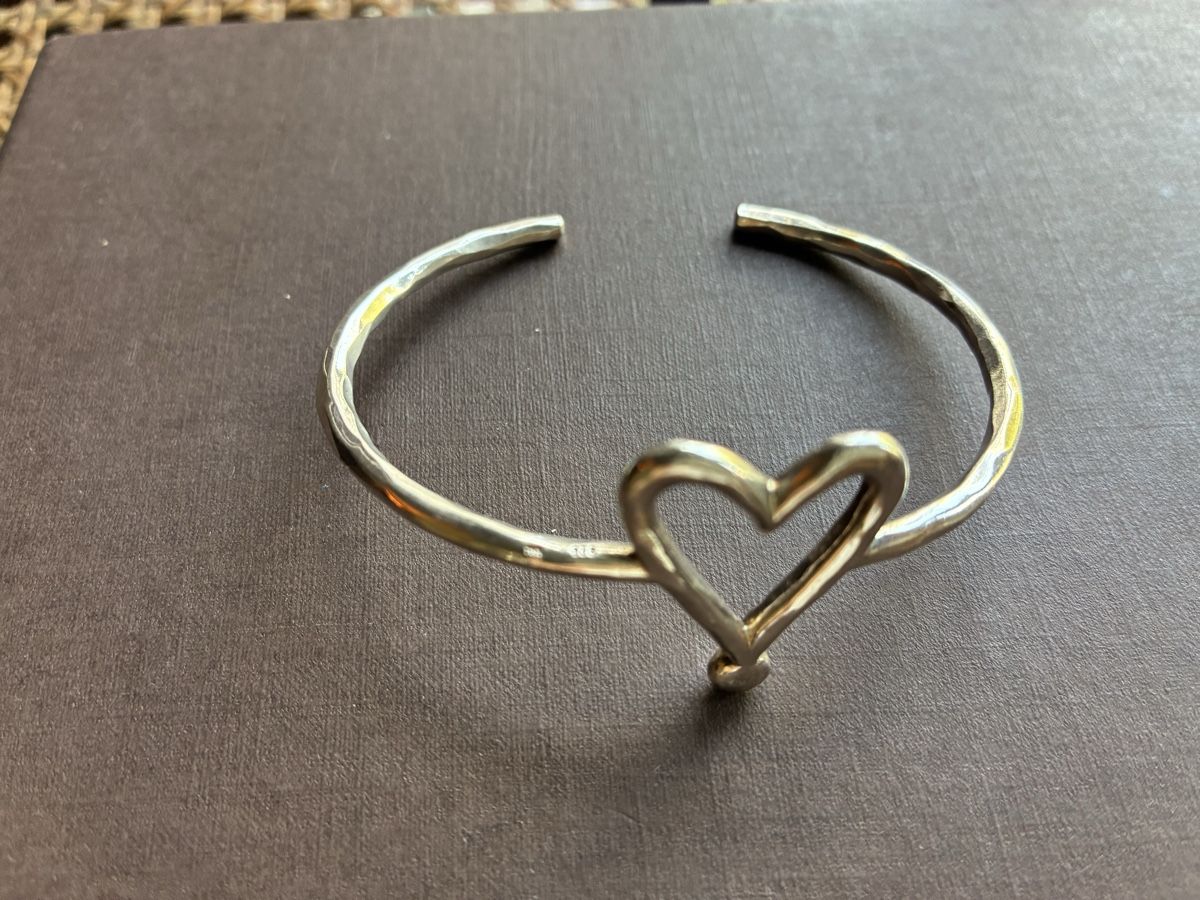 Ensoie Bracciali & Braccialetti: Ensoie! wunderschöne Armspange mit Herz – Usato da Winterthur venduto da Mitschg 1