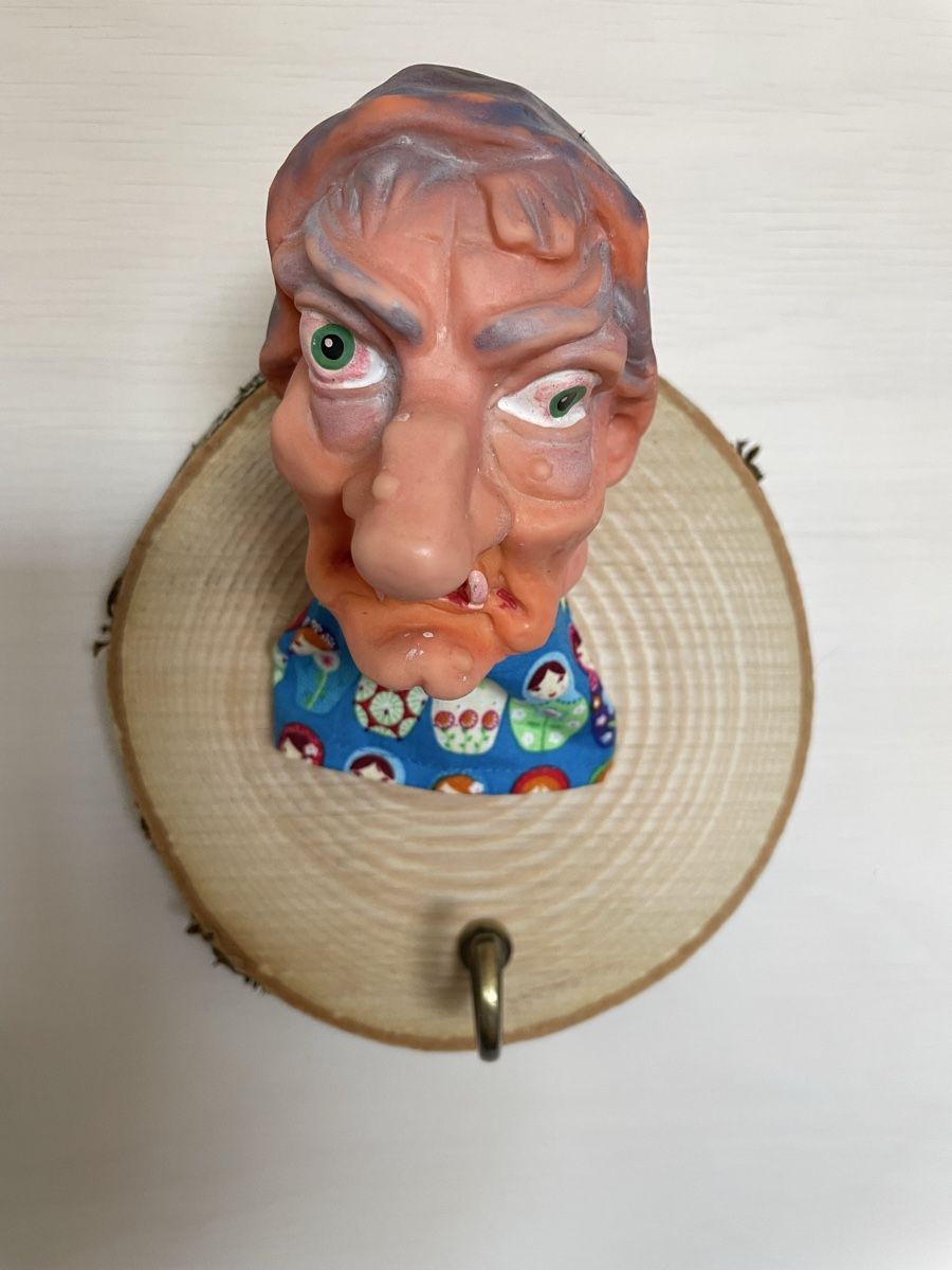Guardaroba: Garderobe mit Kasperli Figur – Usato da Zürich venduto da Refereefair 2