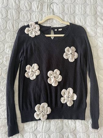 Moth Pullover Schwarz mit Blumenapplikationen - Grösse M