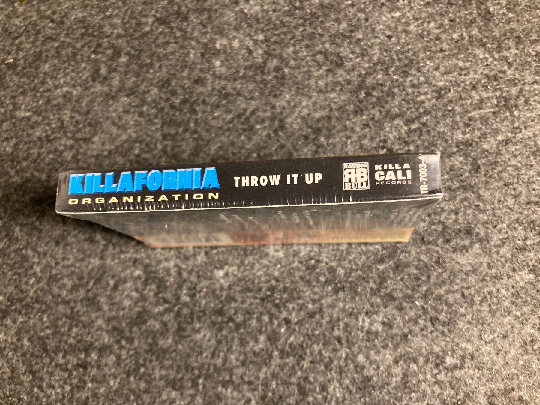 Musicassette: Killafornia Organization - Throw It Up (MC) – Nuovo e nell'imballaggio originale da Fribourg venduto da Karushi 1