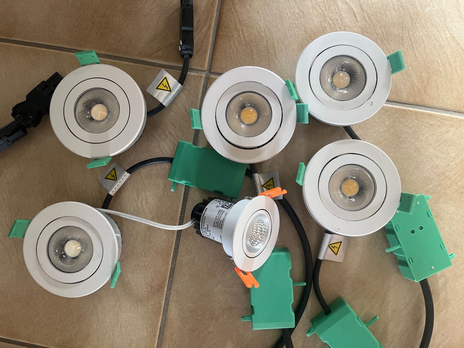 Philips Lampade: 5 spots PHILIPS LED RS141B + 1 spot ESYLUX – Usato da Vernayaz venduto da Darkfrost 2