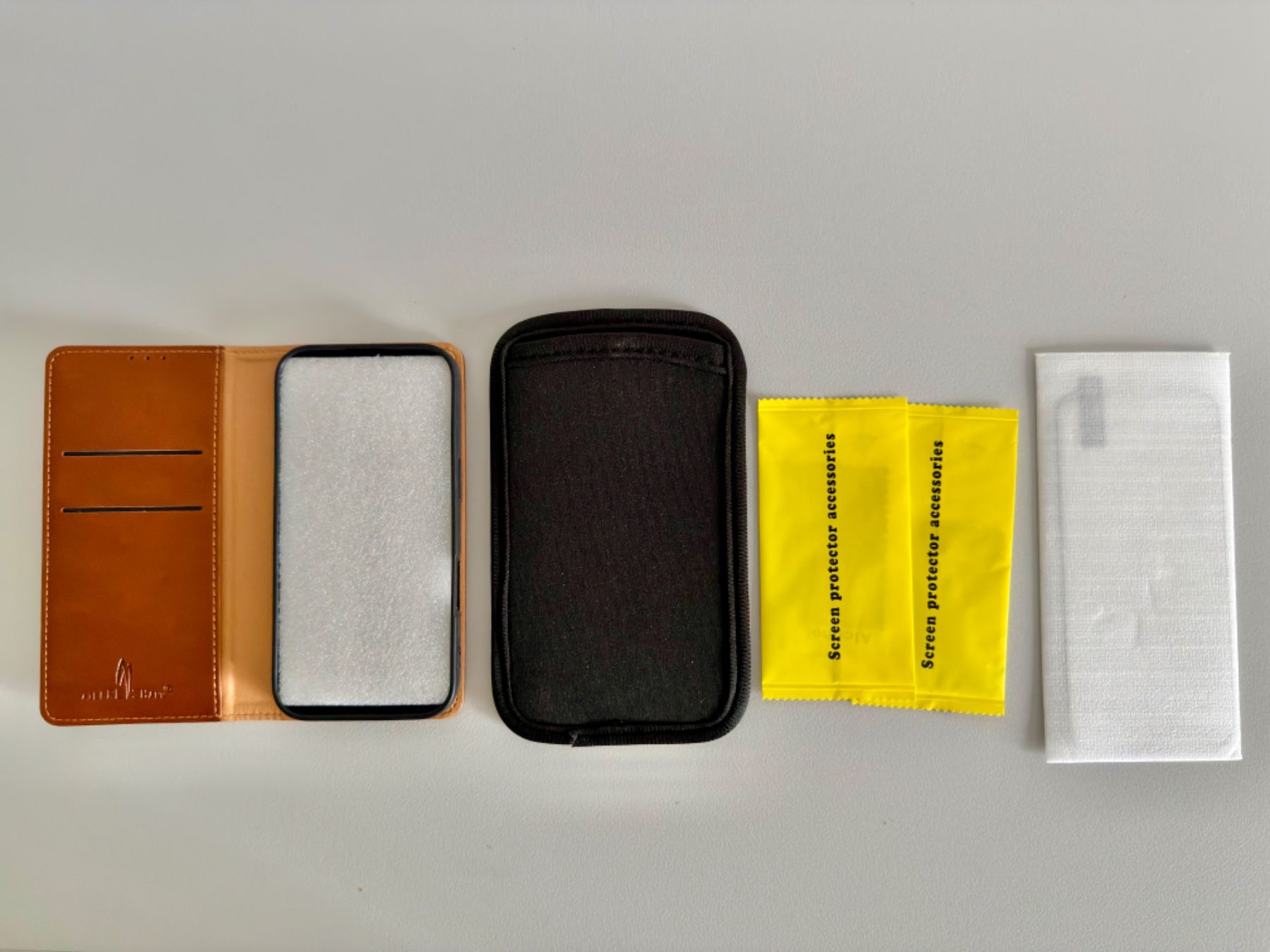 Apple Cover & Protezioni schermo: iPhone 16 Pro Hülle hellbraun inkl. Neoprenhülle – Nuovo e nell'imballaggio originale da Rupperswil venduto da Pingele