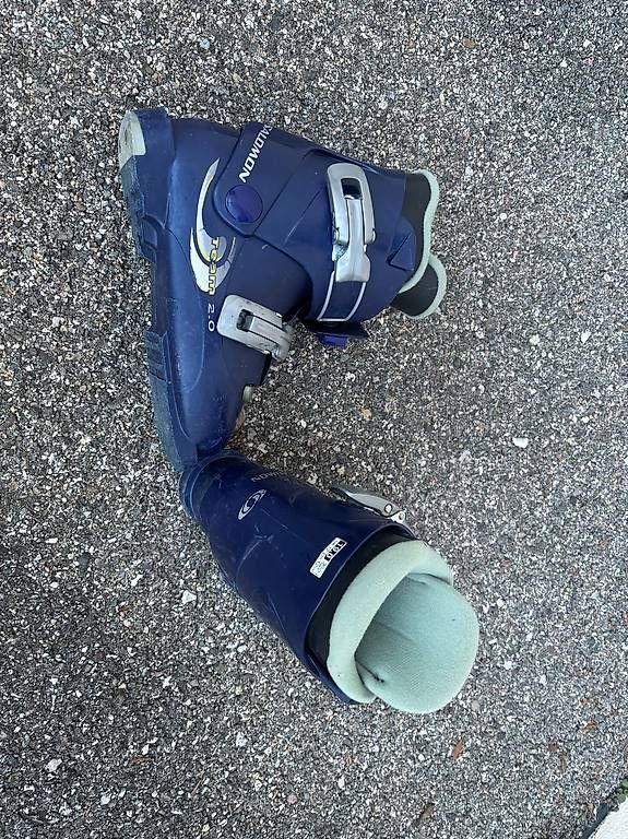 Salomon Schuhe für Jungen: 19.0 bottes de ski Salamon  (30.5 pointure) – Gebraucht aus Versegeres von kista 3