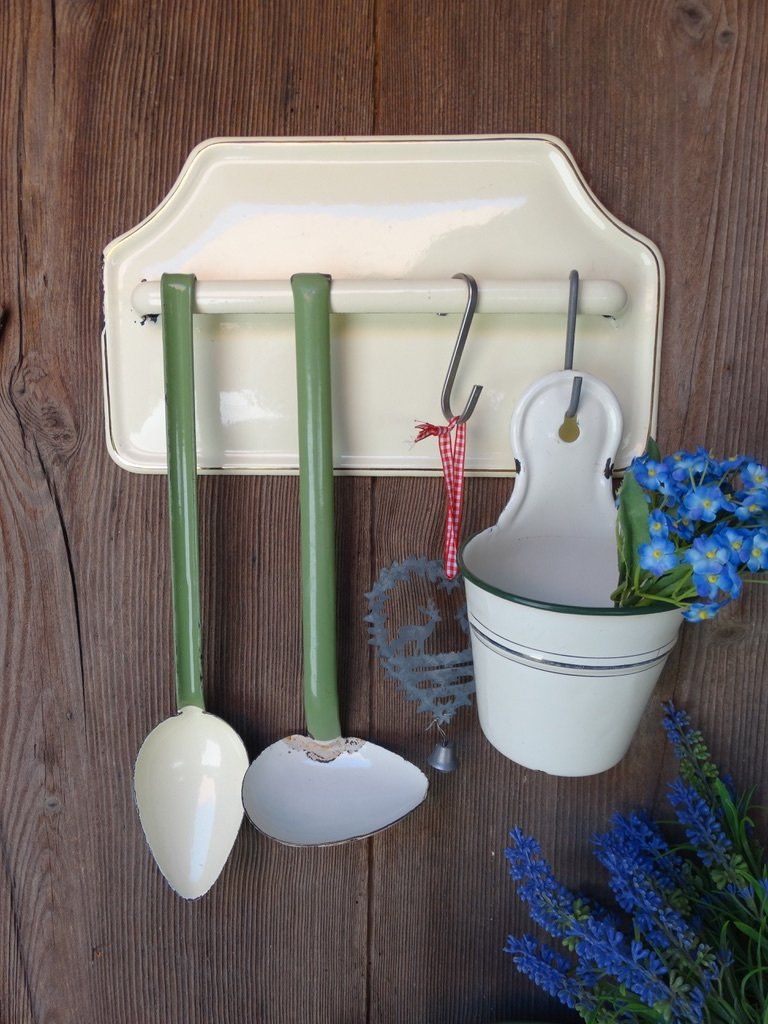 Toutes les décorations: antikes Emaille Hänge-Board Wand Email mit 2 Kellen in grün – D'occasion à Grossaffoltern par amo64 6
