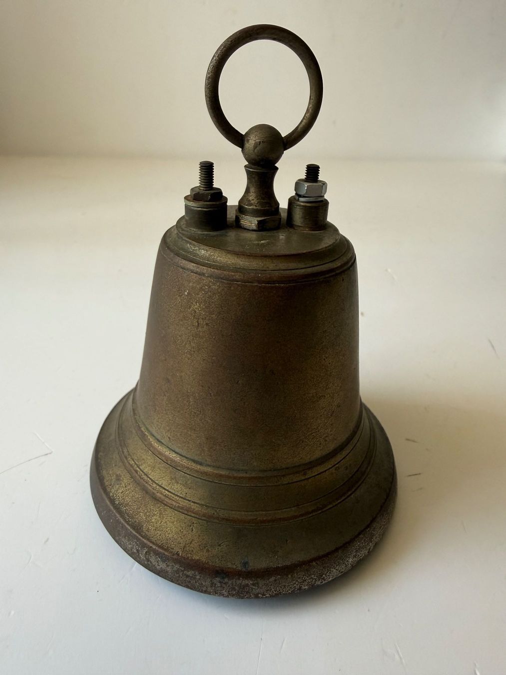 Cloches & sonnailles: Alte Glocke – D'occasion à Zwingen par moje1
