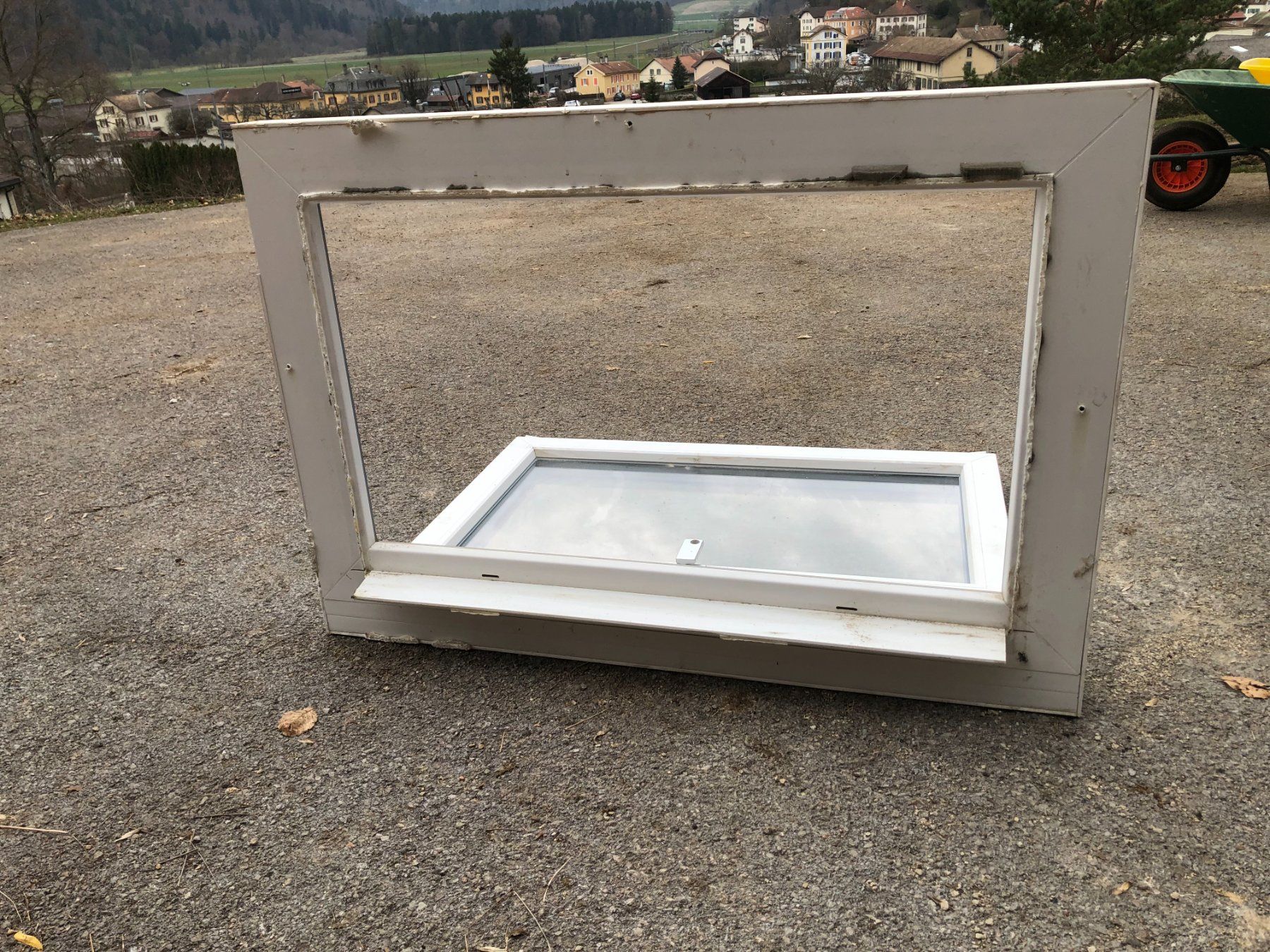 Finestre: 2 Fenêtres PVC double-vitrage de 2011 – Usato da Noiraigue venduto da PATRICK469 4