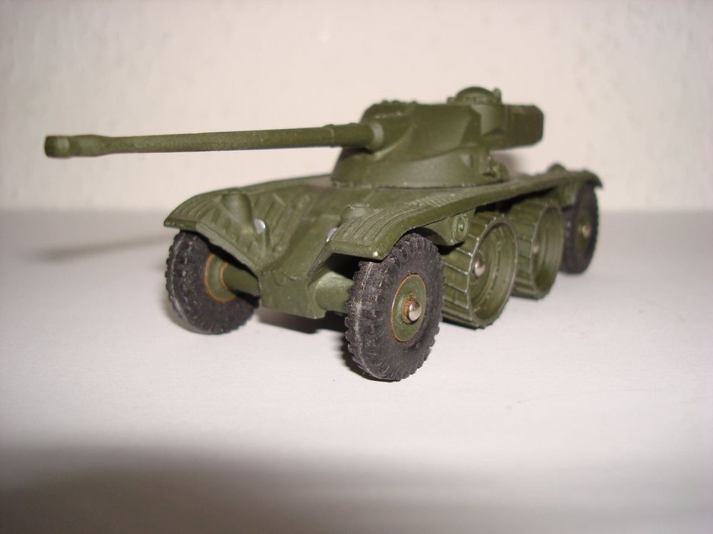 Dinky Toys 827 Engin Militaire Blindé Panhard FL-10