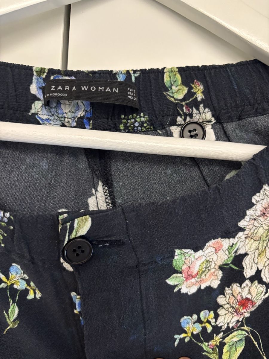 Zara Pantaloni: Zara Lieblings-Stoffhose Blumenmuster, Gr. S – Usato da Allenwinden venduto da clamel 2
