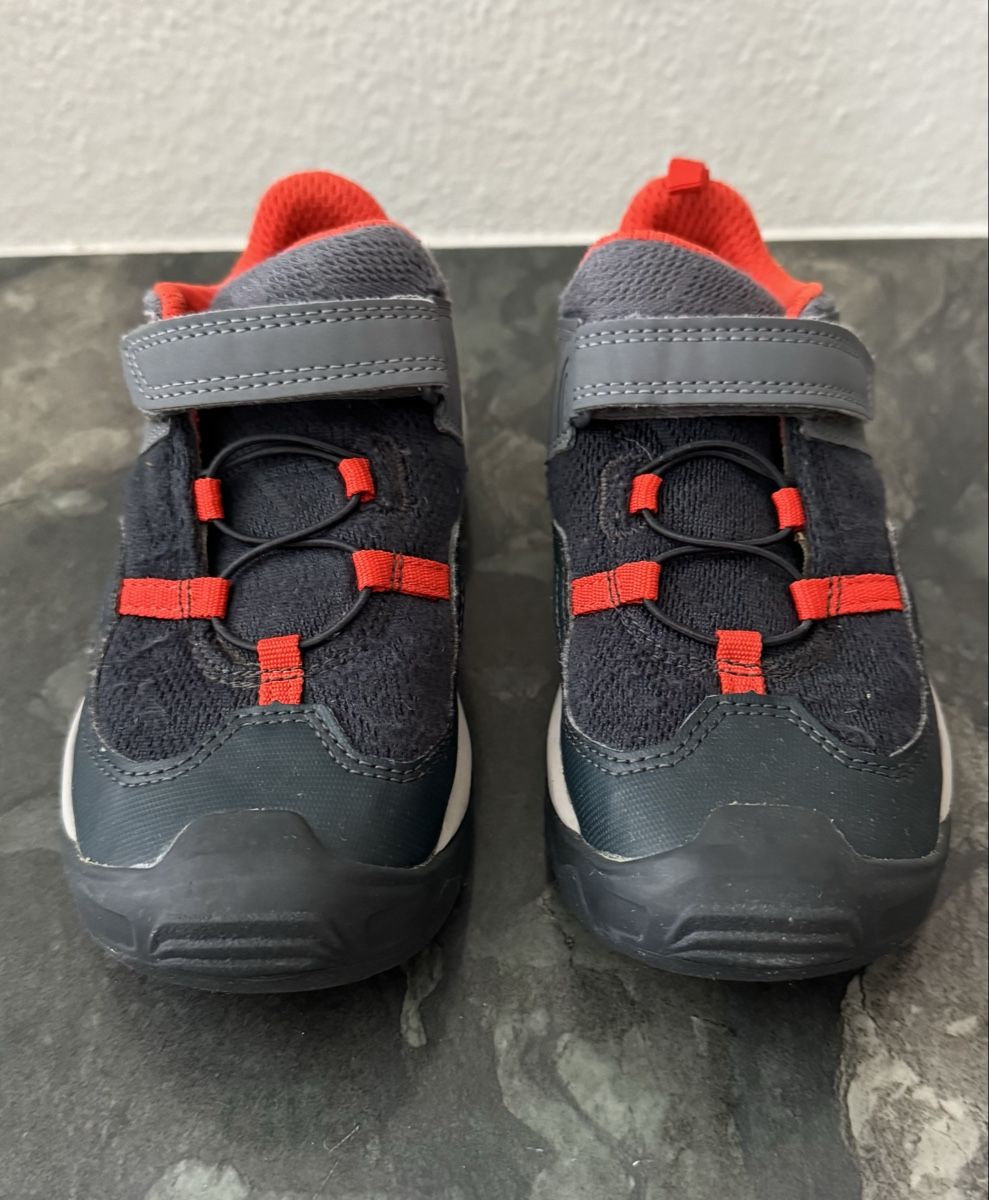Decathlon Scarpe per ragazzi: Kinder Outdoor Schuhe Grösse 30 – Usato da Flumenthal venduto da Krajan 2