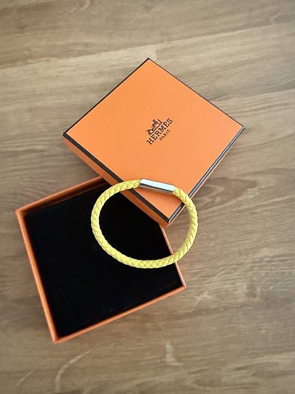 Hermès Bracciali & Braccialetti: Bracelet Hermes cuir jaune – Usato da Genève venduto da jeancharlesdoppler