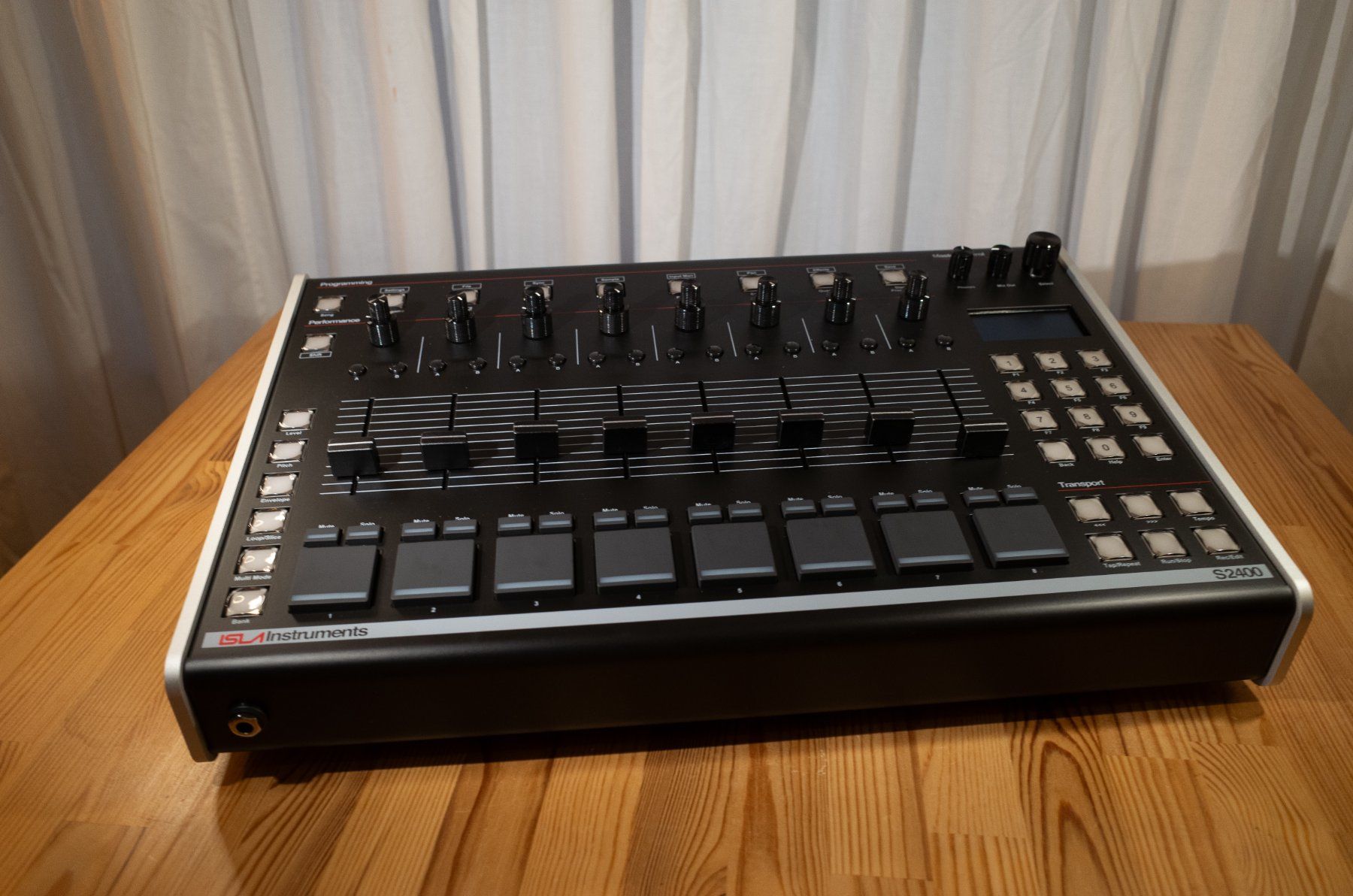 Musikinstrumente: Isla Instruments S2400 – Neu (gemäss Beschreibung) aus Wädenswil von SO2 2