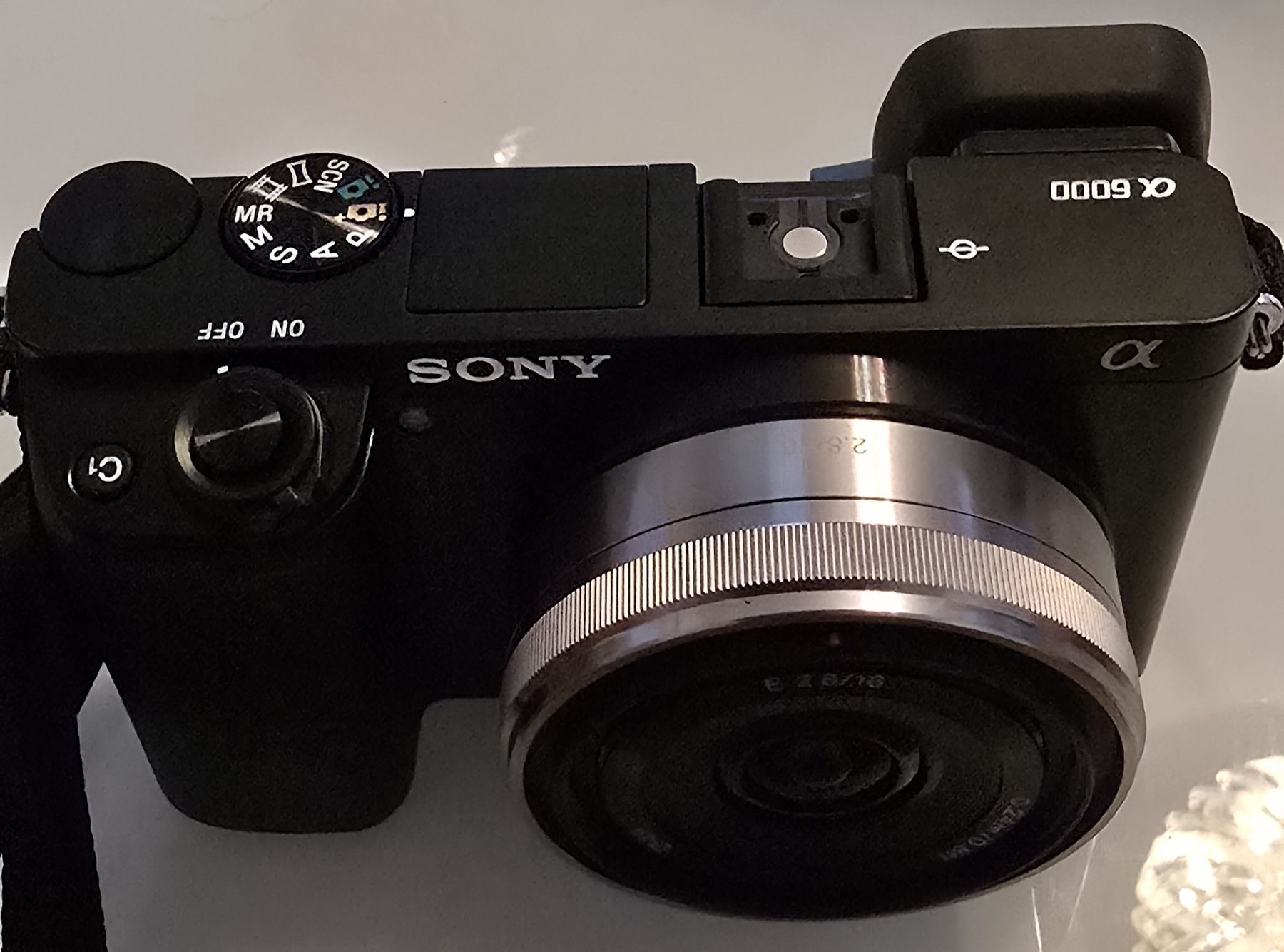 Sony Appareil photo: Sony Alpha 6000 kit mit 16mm 2.8 – D'occasion à Ostermundigen par hansuelipeterli